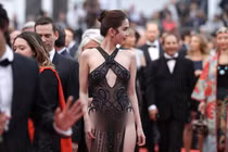 Những trang phục hớ hênh khiến sao Việt nhận vô vàn “gạch đá”