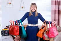 Quý bà sắm 362 chiếc túi xách để mỗi ngày thay một chiếc