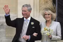 Chuyện tình đầy sóng gió của Thái tử Charles và bà Camilla