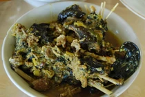 Thực khách “tái mặt” với món dơi hầm nước cốt dừa của Indonesia