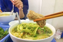 Những quán ăn “chửi khách” vẫn tấp nập người đến 