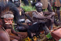 Rùng mình bộ tộc ở rừng Amazon có tục uống tro cốt người chết