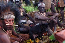 Rùng mình bộ tộc ở rừng Amazon có tục uống tro cốt người chết