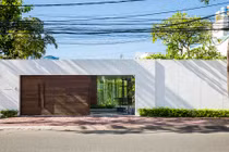 Nhà hộc kéo được bao phủ bởi 60% cây xanh và mặt nước