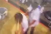 “Mây mưa” trong tiệm giặt là công cộng, cặp đôi bị mời lên đồn