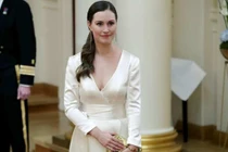 Gu thời trang thanh lịch gợi cảm của nữ Thủ tướng Phần Lan 34 tuổi