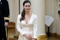 Gu thời trang thanh lịch gợi cảm của nữ Thủ tướng Phần Lan 34 tuổi