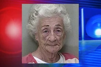 Cụ bà 83 tuổi huấn luyện mèo cưng đi trộm đồ trang sức