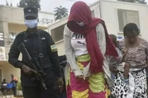 Người phụ nữ đối mặt với án tù vì mặc váy quá mỏng