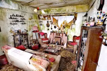 Khung cảnh rợn người bên trong ngôi nhà ma ám ở Anh