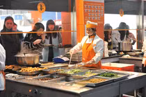 Nữ sinh Trung Quốc đầu độc 800 bạn học vì bị tẩy chay