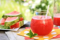 Lý do nước ép dưa hấu là thức uống giải khát tuyệt vời cho mùa hè