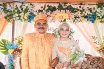 Indonesia: Trớ trêu cảnh bố và... bạn thân kết hôn