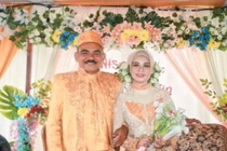 Indonesia: Trớ trêu cảnh bố và... bạn thân kết hôn