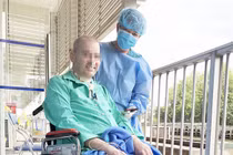 Hội chẩn: Bệnh nhân 91 đủ sức khỏe ngồi máy bay 12 tiếng về Anh