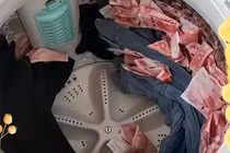 Mang quần áo chồng đi giặt, vợ sung sướng khi thấy thành quả