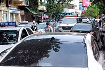 Ám ảnh "cò xe" lộng hành ở Bệnh viện Việt Đức