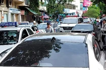 Ám ảnh "cò xe" lộng hành ở Bệnh viện Việt Đức