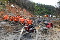 Tìm thấy hộp đen thứ hai của máy bay rơi ở Trung Quốc