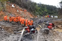 Tìm thấy hộp đen thứ hai của máy bay rơi ở Trung Quốc