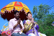 Sếp Singapore bất ngờ dự đám cưới của nhân viên gắn bó 17 năm