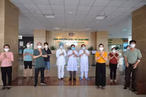 8 bệnh nhân COVID-19 khỏi bệnh, gồm bác sĩ BV Nhiệt đới Trung ương