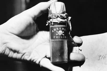 Chân dung góa phụ chế độc dược cho phụ nữ bị bạo hành