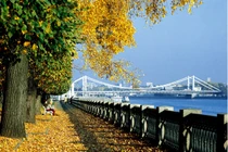 Mùa thu lá vàng qua ống kính nhiếp ảnh gia Liên Xô