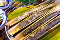 Đặc sản cá kèo nướng ống sậy mộc mạc ở miền Tây