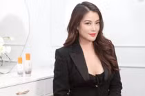 Trương Ngọc Ánh ăn mặc cực sexy khoe vòng 1 ở tuổi 44