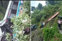 Hiện trường tang thương vụ xe buýt đám cưới lao xuống hẻm núi