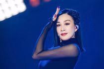 “Bom sex gốc Việt” tiết lộ bí kíp giữ dáng “bốc lửa” ở tuổi 50