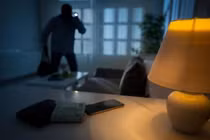 Trộm đồ bạn gái cũ tặng cho người mới, gã trai bị bắt giữ