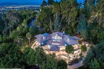 Ngắm căn biệt thự trên đồi thơ mộng gần 5 triệu USD mới tậu của Selena Gomez