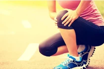 5 thói quen tưởng vô hại nhưng đang làm xương khớp tổn thương