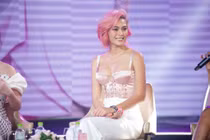 Á hậu Mâu Thủy ngày càng táo bạo, sexy trong phong cách thời trang