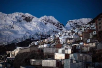 Cận cảnh cuộc sống khắc nghiệt ở thị trấn cao nhất thế giới