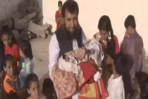 “Bác sĩ” Pakistan vừa đón đứa con thứ 60, vẫn muốn đẻ thêm