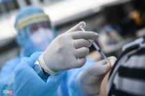 Bộ Y tế đề nghị tiêm mũi 3 vaccine cho người dân từ tháng 12