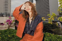 Ngắm gu thời trang sang chảnh toàn hàng hiệu của ái nữ tỷ phú Singapore