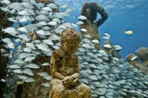 Kinh ngạc công viên điêu khắc kỳ lạ dưới đáy đại dương