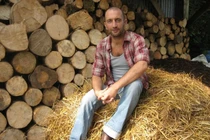 Người đàn ông sống không tiên tiền trong suốt 15 năm