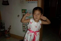 Bé trai 7 tuổi thích mặc đầm, bố mẹ đưa đi khám nấc nghẹn 