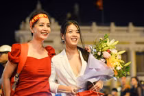 Con gái út NSƯT Chiều Xuân ngày càng ăn mặc gợi cảm ở tuổi 16