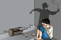 Bé gái TP HCM bị “bồ” của mẹ đánh thương tật: 5 lời khuyên bảo vệ con...