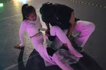 Tập nhảy cường độ cao, Chi Pu bị rách cơ đùi... có nguy hiểm?