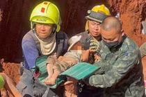 Thái Lan giải cứu bé gái 1 tuổi rơi xuống hố sâu 13 m