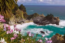 Chiêm ngưỡng thác nước đổ ra biển đẹp như tranh vẽ