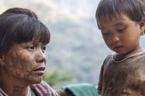 Phong tục xăm mặt kỳ lạ của bộ tộc ở Myanmar