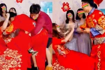 Đọc tin nhắn lạ, chú rể đánh cô dâu không thương tiếc